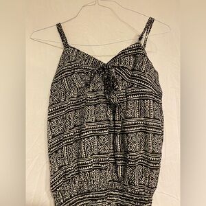 Black and white womens medium top.